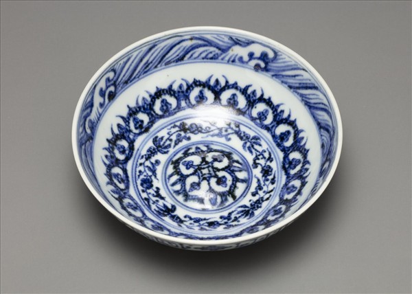 青花波斯文花卉紋碗