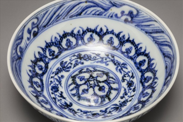 青花波斯文花卉紋碗