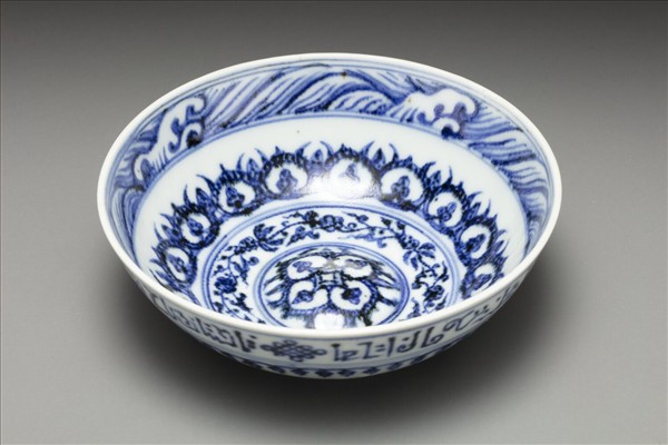 青花波斯文花卉紋碗