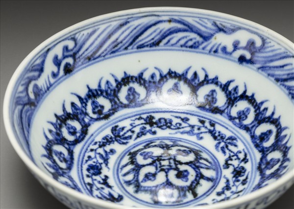 青花波斯文花卉紋碗