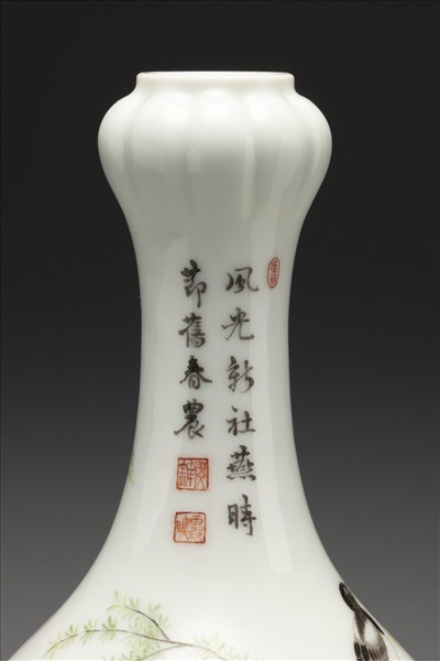 琺瑯彩杏柳春燕圖蒜頭瓶