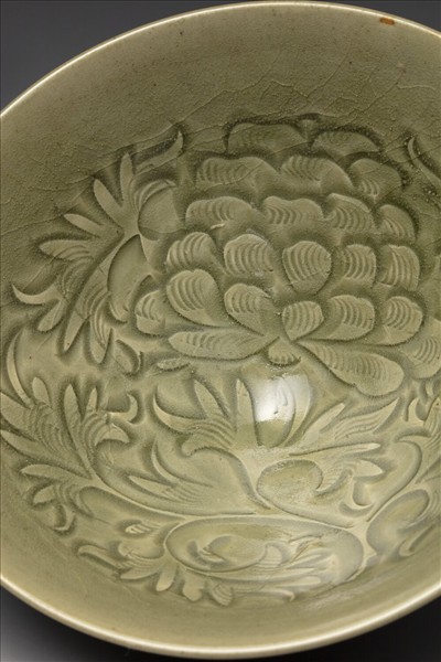 耀州窯 青瓷劃花牡丹紋碗