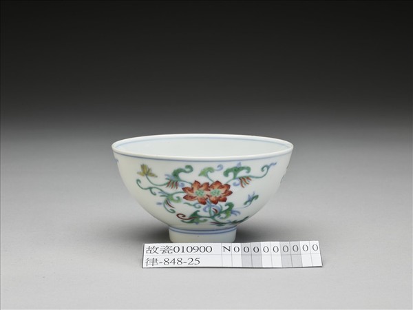 鬥彩折枝蓮花紋碗