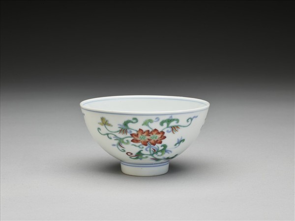 鬥彩折枝蓮花紋碗