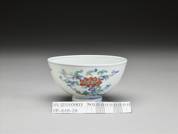 鬥彩折枝蓮花紋碗