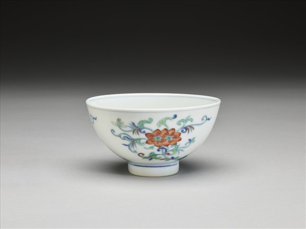 鬥彩折枝蓮花紋碗