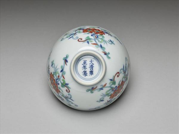 鬥彩折枝蓮花紋碗