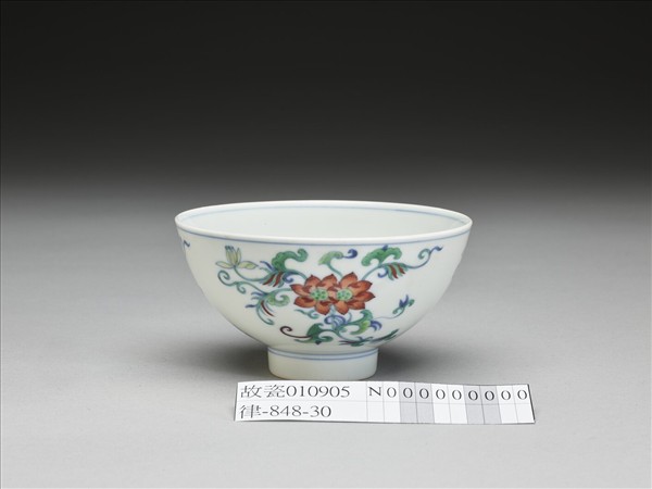 鬥彩折枝蓮花紋碗