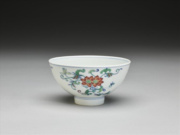 鬥彩折枝蓮花紋碗