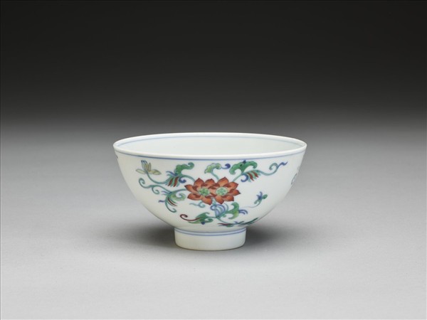 鬥彩折枝蓮花紋碗