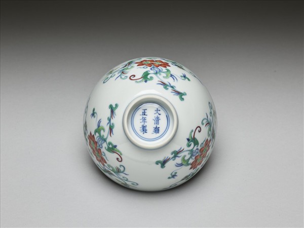 鬥彩折枝蓮花紋碗