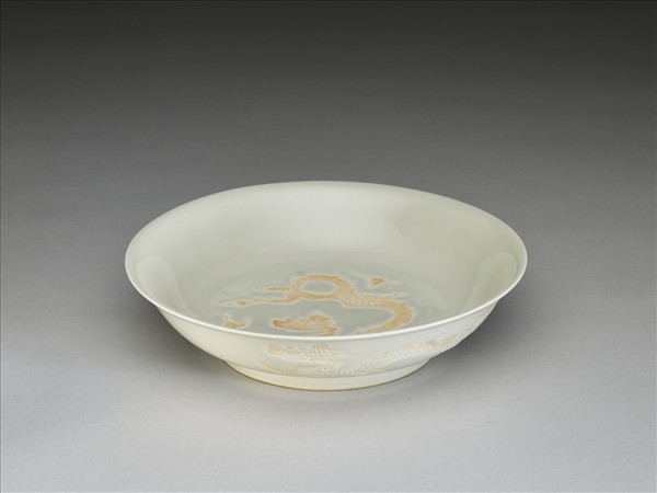 白釉雲龍紋碟