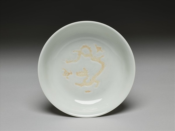 白釉雲龍紋碟