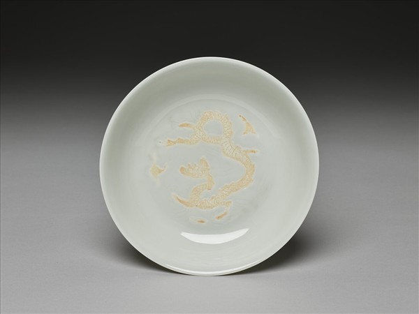 白釉雲龍紋碟