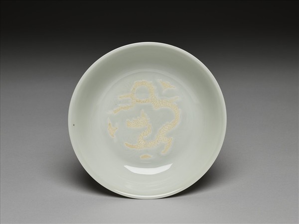 白釉雲龍紋碟