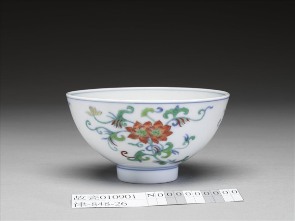 鬥彩折枝蓮花紋碗