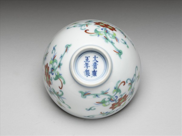 鬥彩折枝蓮花紋碗