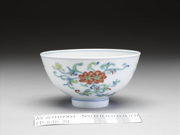 鬥彩折枝蓮花紋碗