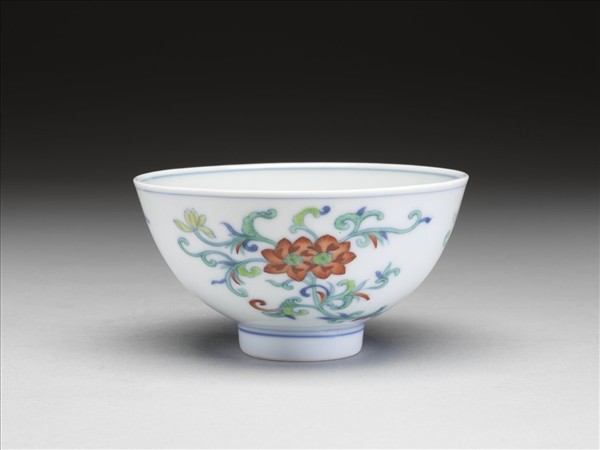 鬥彩折枝蓮花紋碗