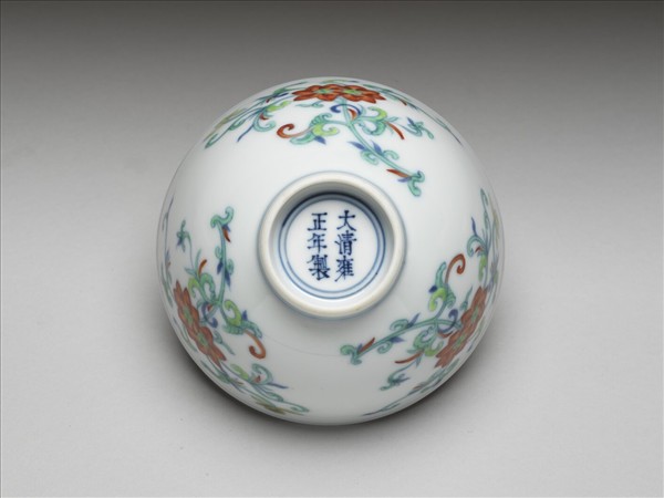 鬥彩折枝蓮花紋碗