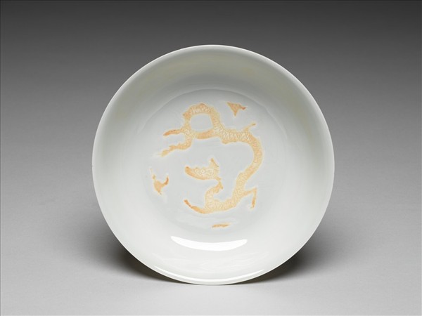 白釉雲龍紋碟