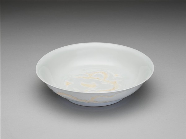 白釉雲龍紋碟