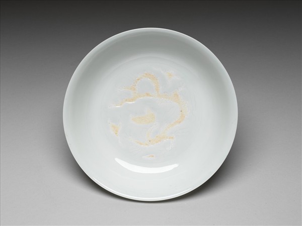 白釉雲龍紋碟