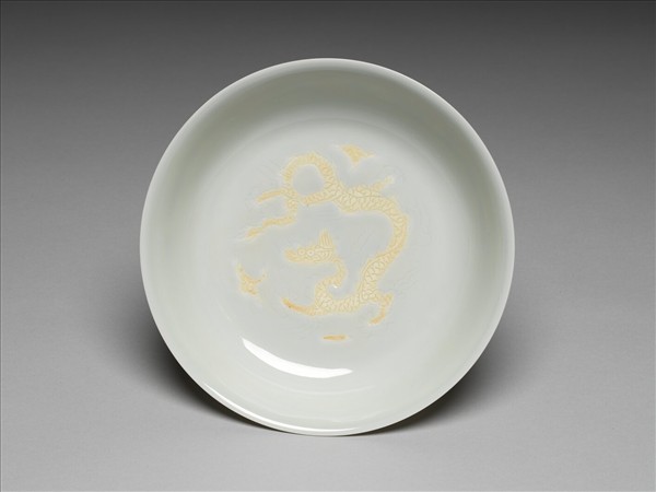 白釉雲龍紋碟