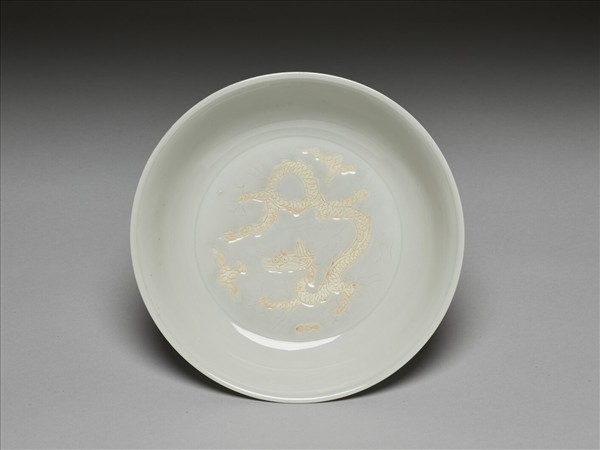 白釉雲龍紋碟