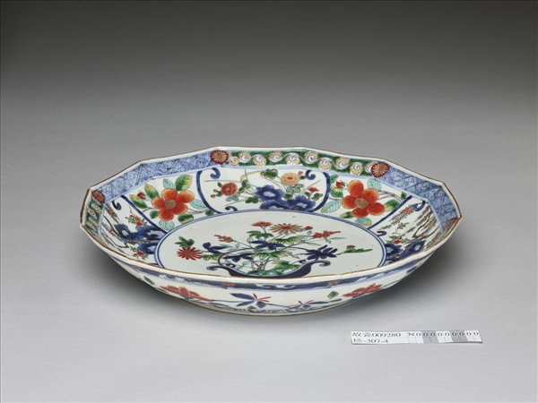 有田窯 五彩花卉紋十二方盤