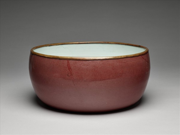紅釉白裡缸