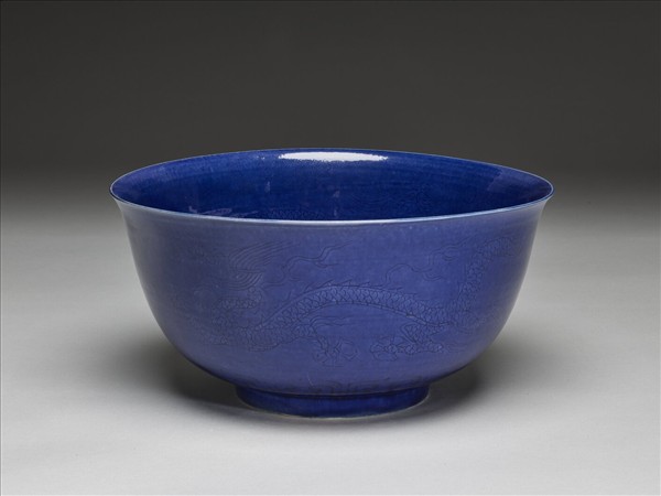 霽青釉龍紋大碗