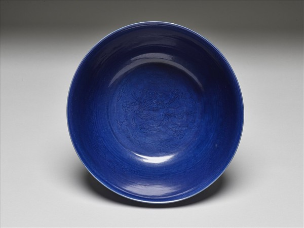 霽青釉龍紋大碗