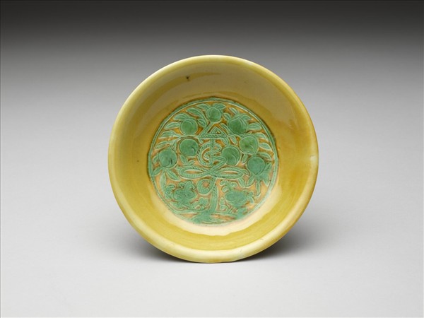 嬌黃綠彩花果紋壽字碟