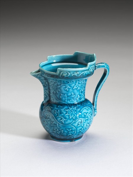 孔雀綠釉番蓮紋僧帽壺