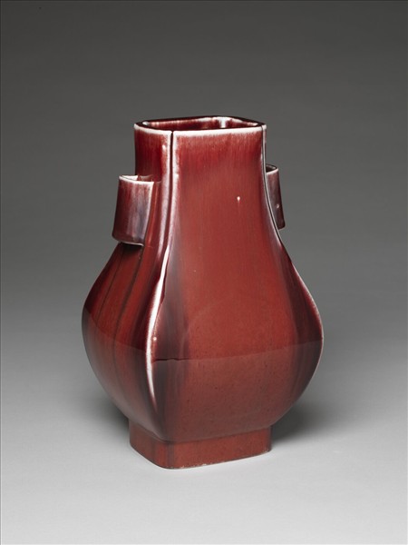 紅釉貫耳壺
