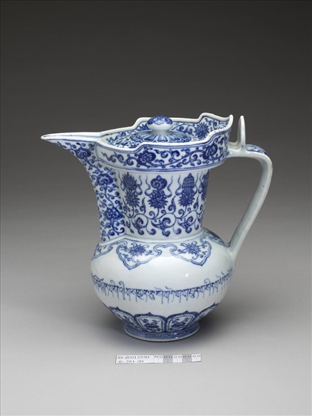 青花番蓮八寶紋僧帽壺