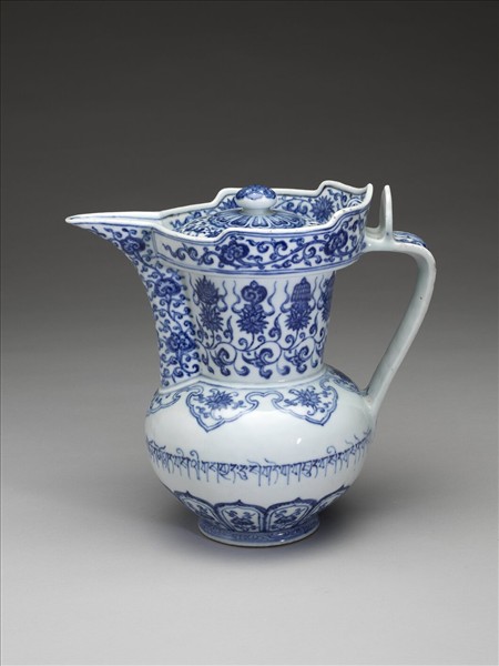 青花番蓮八寶紋僧帽壺