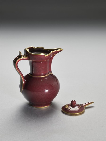 寶石紅釉僧帽壺