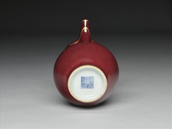 寶石紅釉僧帽壺