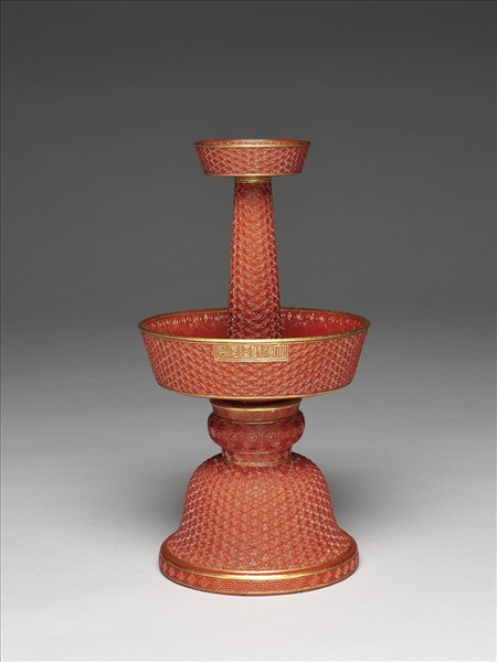 瓷胎仿剔紅燭台