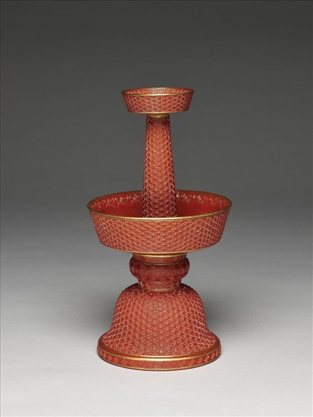 瓷胎仿剔紅燭台