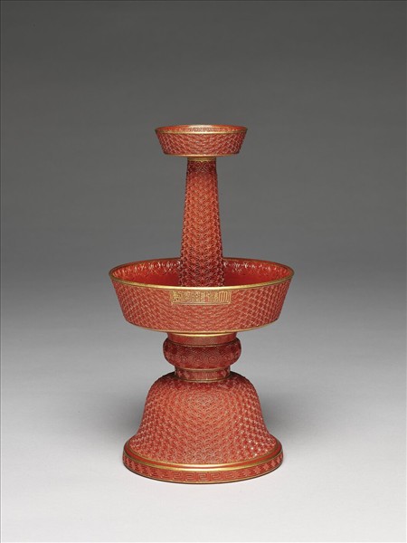 瓷胎仿剔紅燭台