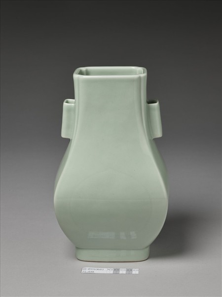 青瓷貫耳壺