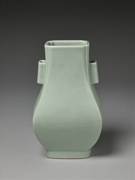 青瓷貫耳壺