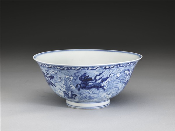 青花波濤靈獸紋碗