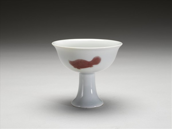 釉裡紅三魚紋高足杯