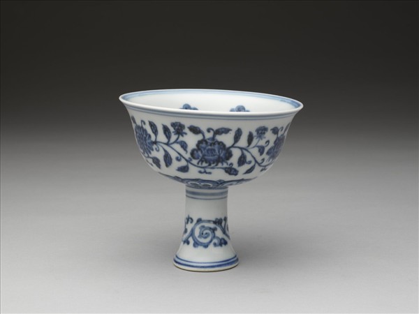 青花轉枝花卉紋高足碗