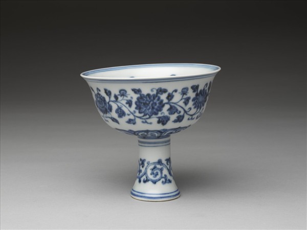 青花轉枝花卉紋高足碗