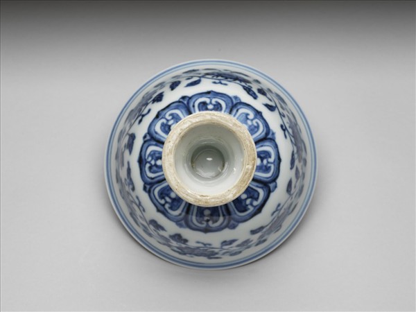 青花轉枝花卉紋高足碗